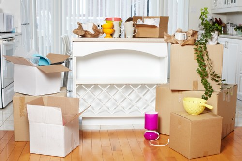Choosing the right packing boxes in Millhill for fragile items